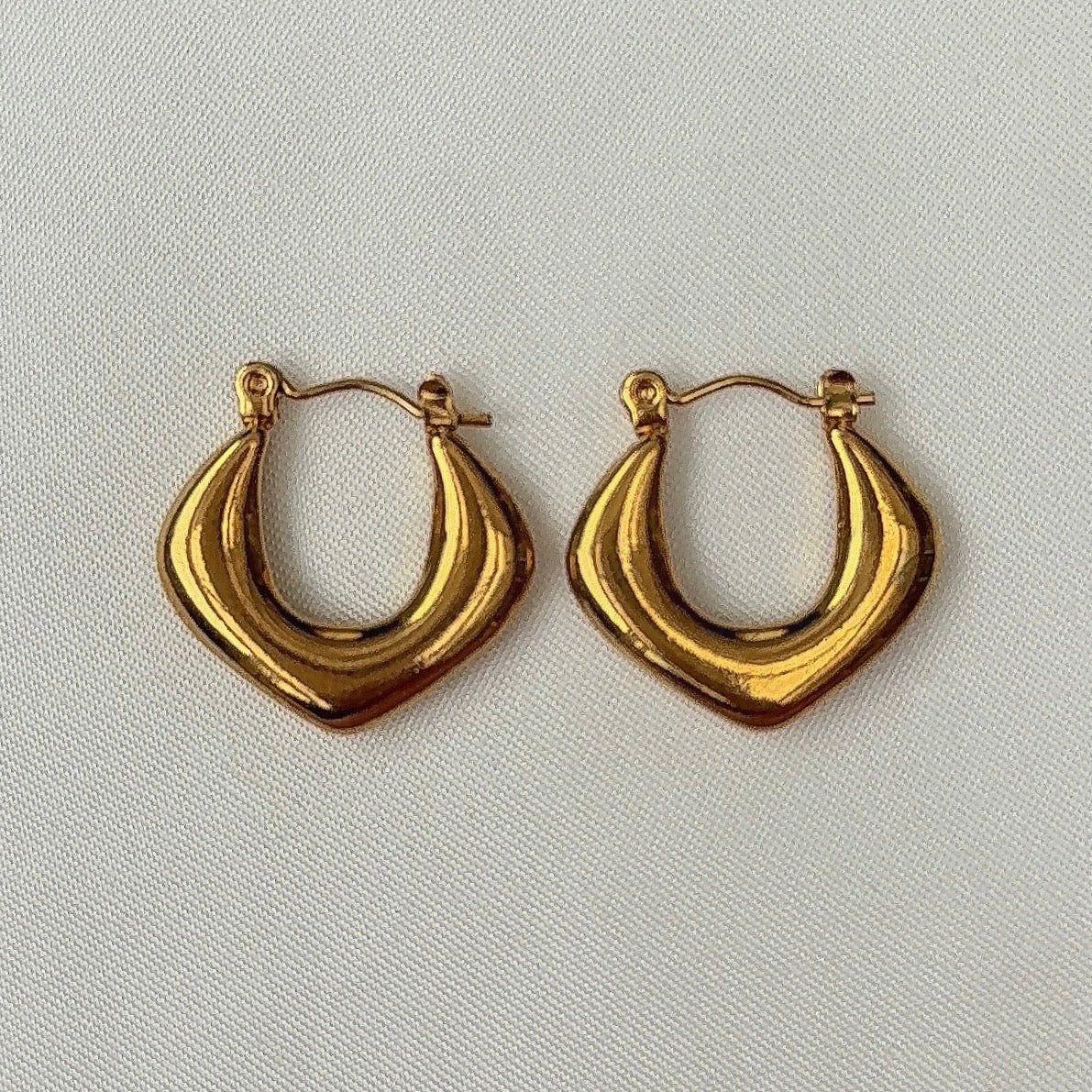 Mini Triangle Hoop | Oorbel