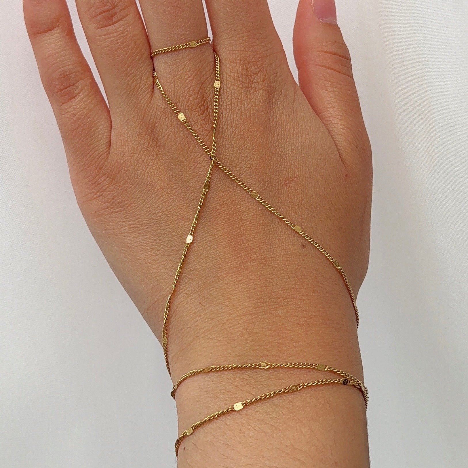 Twisted | Handchain
