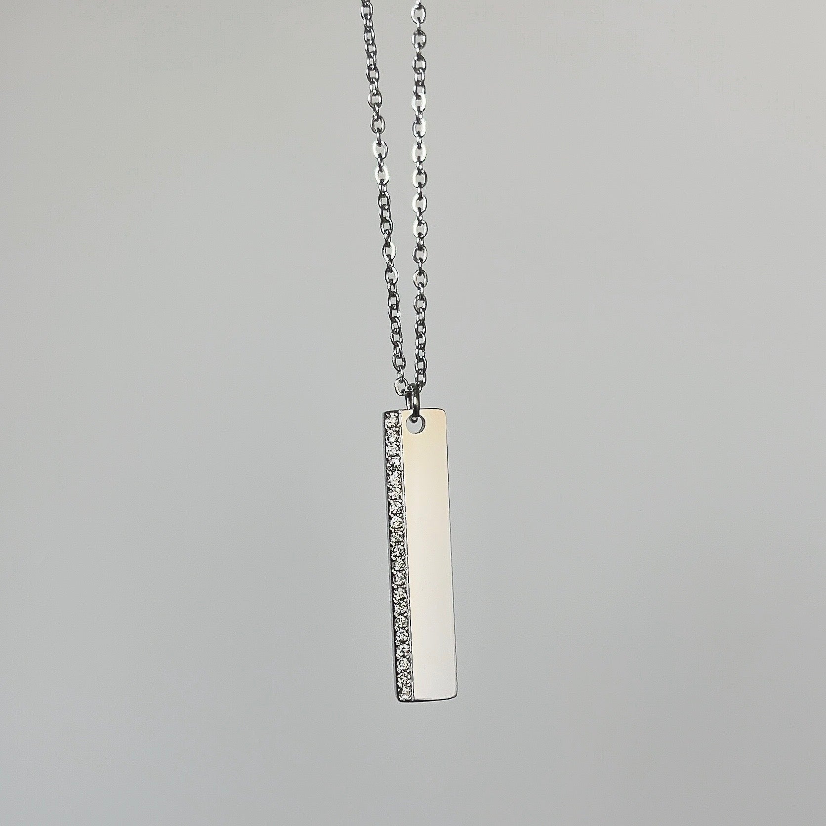 Bar met Diamantjes Zilver | Graveerbare Ketting
