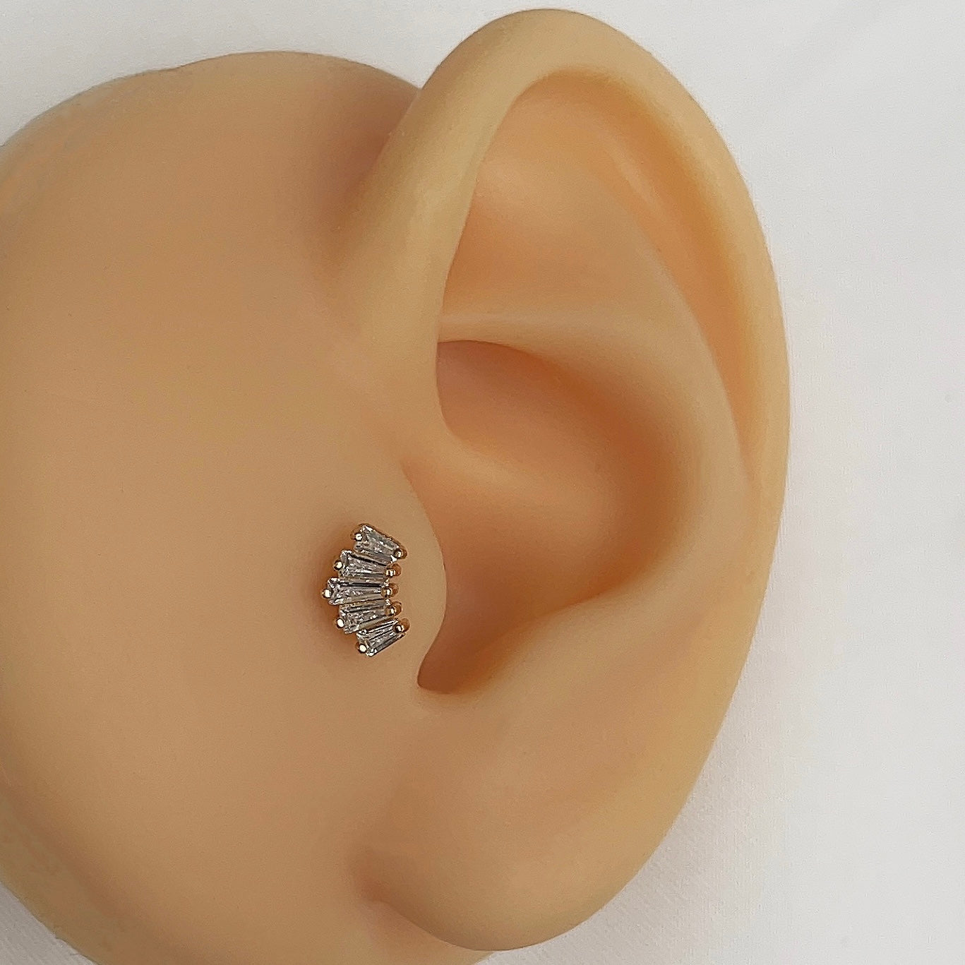 Fiene Gold | Tragus Piercing