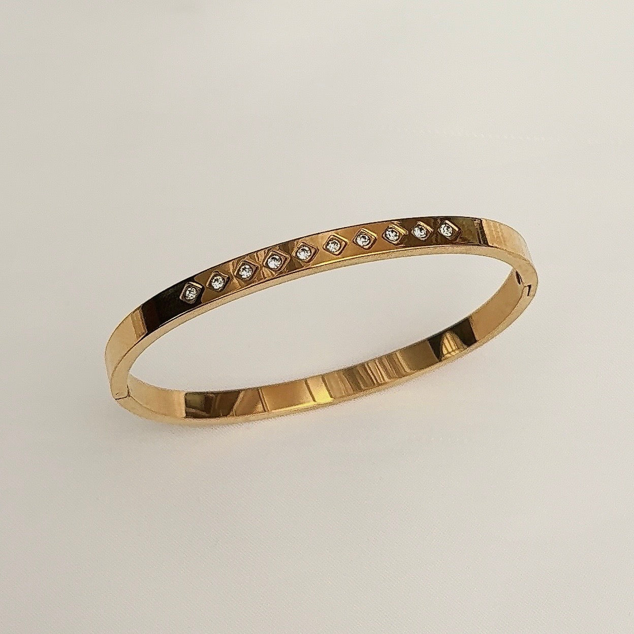Vera | Bangle
