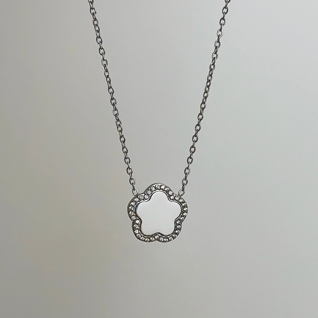 Klaver met Diamantjes Zilver | Graveerbare ketting