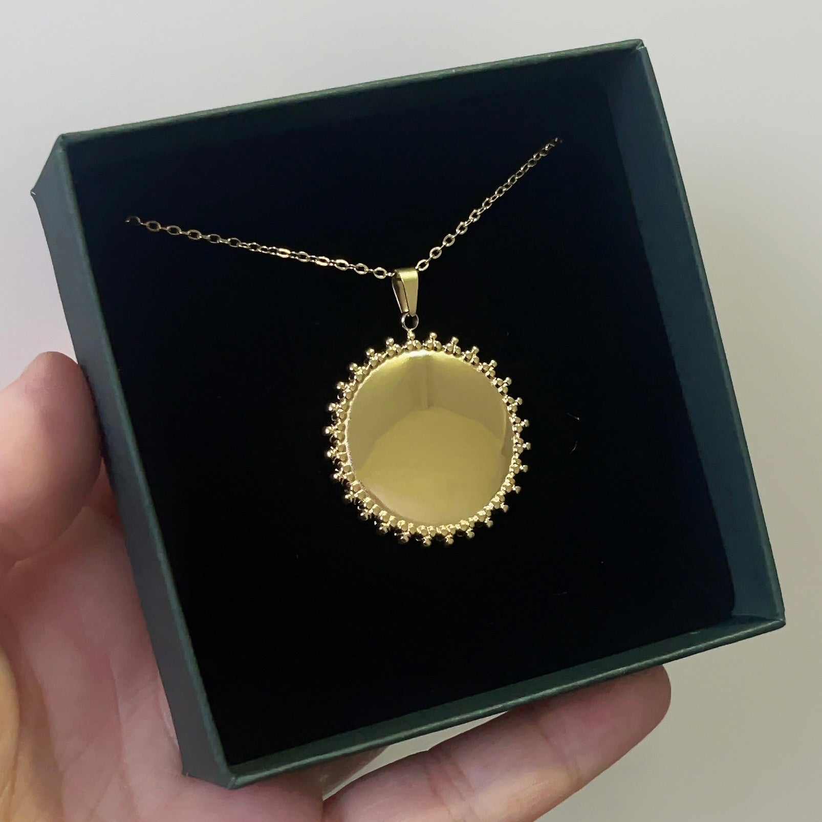 Zonnestraal Munt Goud | Graveerbare Ketting