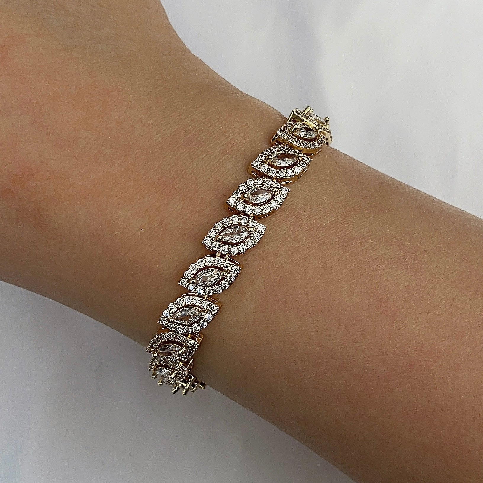 Goudkleurig Armband met Steentjes 