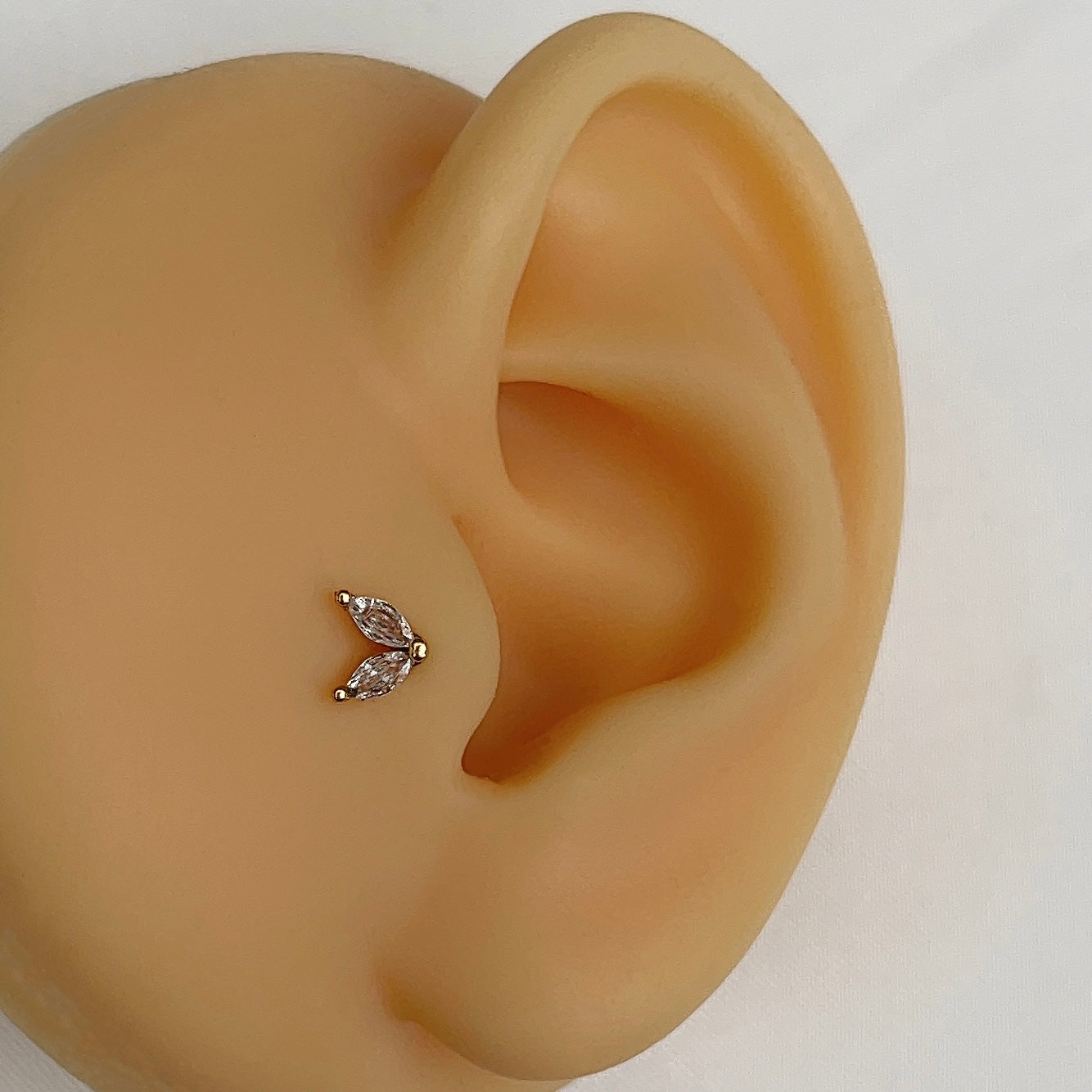 Mara Gold | Tragus Piercing