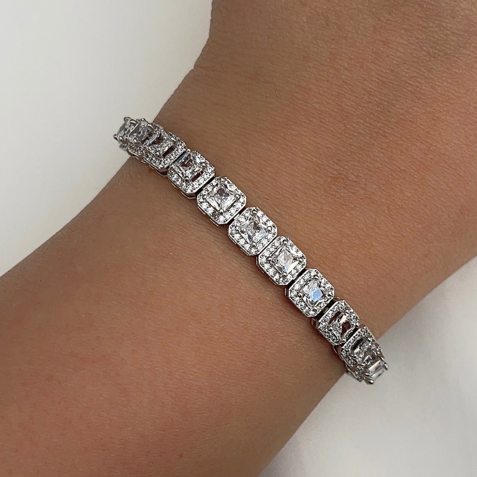 Zilverkleurig Armband met Steentjes 